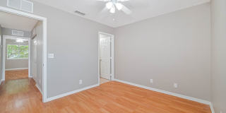 Move-In Ready! 2 BED/2.5 BATH END UNIT in Cypress Landing! Gallery 12