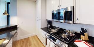 300 East LaSalle Gallery 20