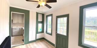 3 Bed/1 Bath Home in Beechview with Bonus Room-Convenient to Downtown! Available October! Gallery 9