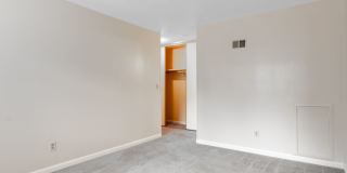 3 Bed/2 Bath Pet Friendly Bus Route. Parking. Gallery 9