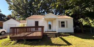 2 Bedroom home - with laundry included Gallery 1