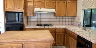 $2,295 Fruit & Sierra 3 Bedroom home - N. Arthur Ave. Fresno Gallery 1