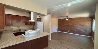 Centrally located 2 Bedroom Townhouse with Enclosed Yard! Gallery 5