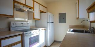 Updated Townhouse with Garage, Patio, DW, WD + FIREPLACE!! Gallery 8