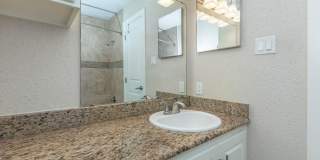 Montabella at Oak Forest Apartments Gallery 34