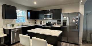 FULLY FURNISHED like-new Townhouse w/ Garage Gallery 8