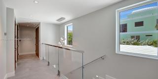 305 Oak St Gallery 70