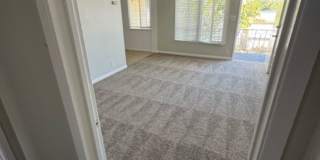 SPACIOUS 1 BEDROOM 1 BATH UPSTAIRS READY MOVE IN! Gallery 2