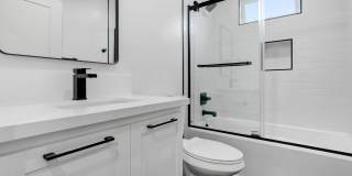 5 Bedroom / 4 bathroom Fully Detached Townhouse in Echo Park with Private Garage Gallery 15