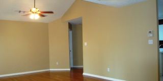 Comfortable 3BR/2BA Home with Open Floor Plan, Vaulted Living Room & Privacy-Fenced Backyard Gallery 7