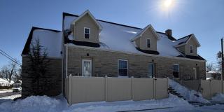 823 Hart Street Gallery 1