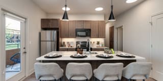 The Avante Gallery 16