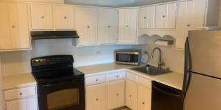 2 Bedroom 1 Bath Condo With Tons of Character and Amenities! Gallery 14