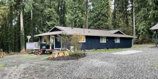 Modern Woodland Retreat in the Heart of Gig Harbor Gallery 1