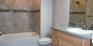 Secure, Stylish & Convenient – 2 Bed Condo in Loveland Gallery 6