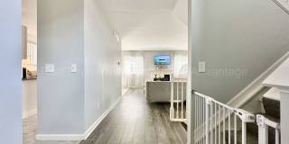 Beautifully Updated 2-Bedroom Townhouse w/ Finished Basement - Close to Royal Oak, Ferndale, Pleasant Ridge! Gallery 4