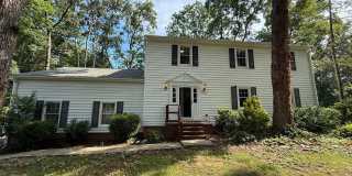 Classic 4 Bedroom Colonial Gallery 1