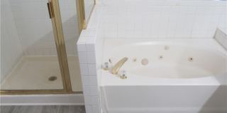 3982 ROUND WOOD Street Gallery 21