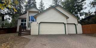 Spacious 4 Bed/2.5 Bath Home on Cul-De-Sac - NE Bend Spacious 4 Bed/2.5 Bath Home on Cul-De-Sac - NE Bend Gallery 1