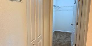 4/2 with Community Amenities Gallery 22