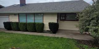 Charming 3BD/1BA located within walking distance to Friendly/College Hill neighborhood Market of Choice! Gallery 1