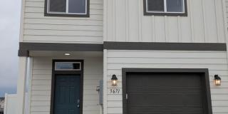 3 Bedroom 2.5 Bathroom Corner Townhome Gallery 1