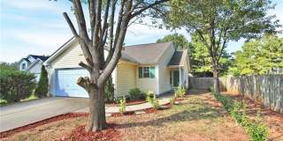 Room in 3 Bedroom Home at Tom Hunter Dr Gallery 1