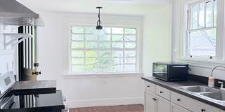 West Asheville Bungalow. 2 bedrooms, 1 bathroom. Great location! Gallery 9