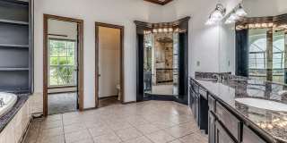 Spacious Home + East Edmond + 4 bedrooms Gallery 25