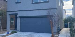 AMERICANA Property Mgmt - Beautiful 3 beds + Loft, 2 story home in the NE. Gallery 1