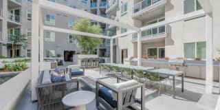 Essence Essence Gallery 33