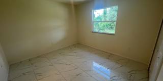 3Bd / 2Ba Duplex with GARAGE Gallery 13