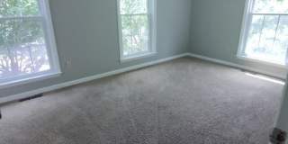 Spacious 3 bedroom townhome close to UK! Gallery 9
