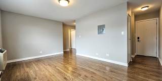 528 W Oakdale Gallery 3