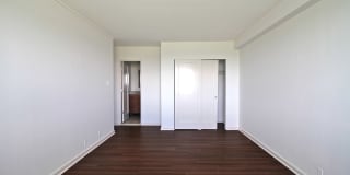 Dorchester Gallery 32