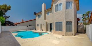 Furnished 4 bedroom home in the Lakes! Gallery 42