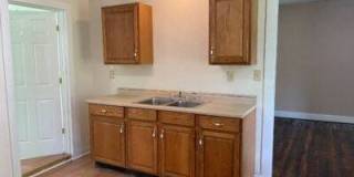 1127 16th SE St Gallery 2