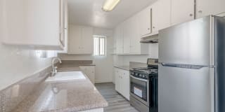 4854-4860 Hazeltine Apartments Gallery 15