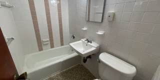 * Longwood * Clean & Basic 1-Bedroom on MBTA GL-E Gallery 4
