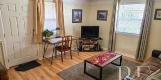 Furnished Cozy 1-Bd Near PSNS Gallery 1