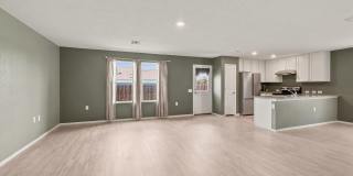 Beautiful 4-Bedroom Home with Golf & Clubhouse Access Gallery 7