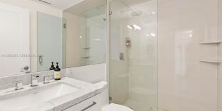 1000 Venetian Way Gallery 31