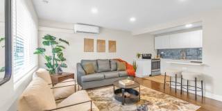 Fully Furnished Sunnyside Townhome | All-Inclusive | Flexible Stays Gallery 5