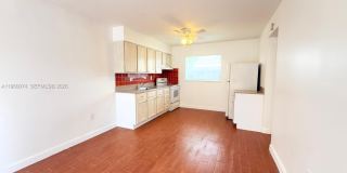 1942 Thomas St Gallery 1