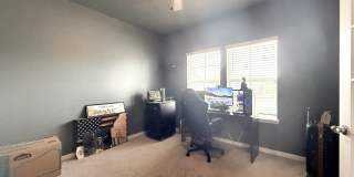 Spacious 4BR Home with Office, Loft & Lake Views Gallery 17