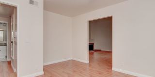 Spacious End-Unit 2 Bed, 2 Bath with Den For Lease in Irvine Gallery 7