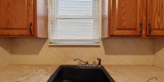 $1050 Charming 2 Bed Home Gallery 7