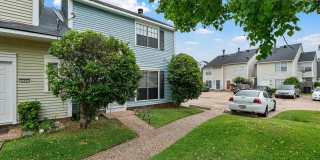 Cobblestone Townhouse - End unit close to parking Gallery 7