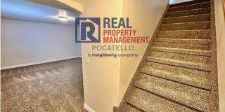 Beautiful 4 bedroom 3 bath house - attached garage Gallery 23