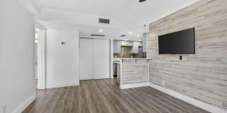 612 Executive Center Drive Gallery 4